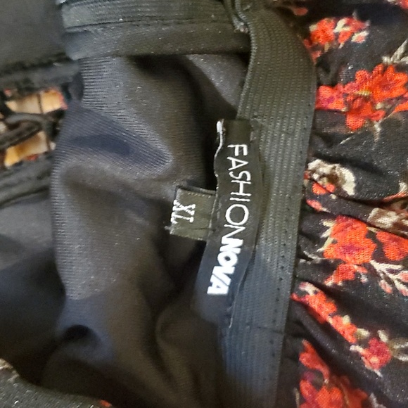 FASHION NOVA STRAPLESS BUNCHED BODYCON MINI FLORAL DRESS WITH ROSES AND RUFFLES - Picture 5 of 5